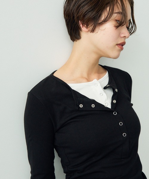 Clum（クルム）の「レイヤードボタントップス（Tシャツ/カットソー・レディース・グレー/ブラック・SMALL/MEDIUM）」の16枚目の写真