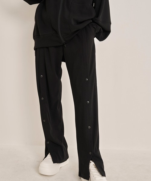 Nora Lily（ノラリリー）の「【Nora Lily】Emboss Side Slit Pants（スウェットパンツ・メンズ・ブラック/カーキ/ブラウン・FREE）」の4枚目の写真