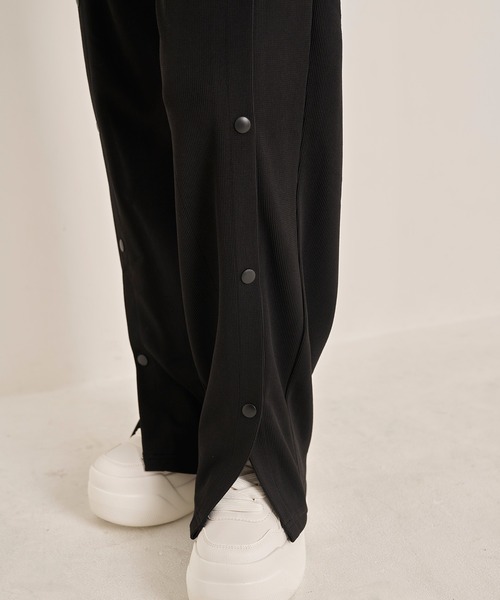 Nora Lily（ノラリリー）の「【Nora Lily】Emboss Side Slit Pants（スウェットパンツ・メンズ・ブラック/カーキ/ブラウン・FREE）」の5枚目の写真
