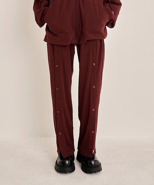 Nora Lily（ノラリリー）の「【Nora Lily】Emboss Side Slit Pants（スウェットパンツ・メンズ・ブラック/カーキ/ブラウン・FREE）」の15枚目の写真