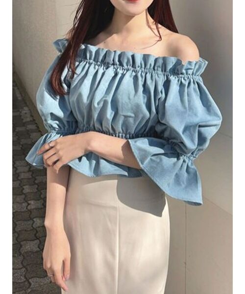 MERCURYDUO（マーキュリーデュオ）の「デニム2WAYオフショル五分袖シャーリングブラウス（シャツ/ブラウス・レディース・ライトブルー/インディゴブルー・FREE）」の3枚目の写真