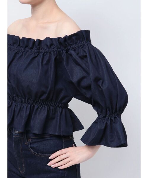 MERCURYDUO（マーキュリーデュオ）の「デニム2WAYオフショル五分袖シャーリングブラウス（シャツ/ブラウス・レディース・ライトブルー/インディゴブルー・FREE）」の15枚目の写真