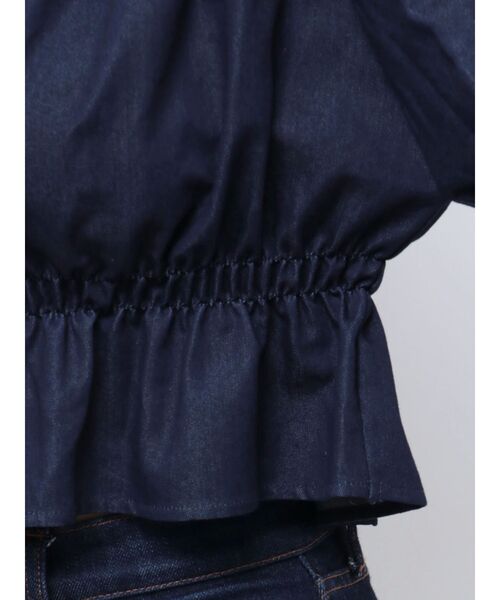 MERCURYDUO（マーキュリーデュオ）の「デニム2WAYオフショル五分袖シャーリングブラウス（シャツ/ブラウス・レディース・ライトブルー/インディゴブルー・FREE）」の16枚目の写真