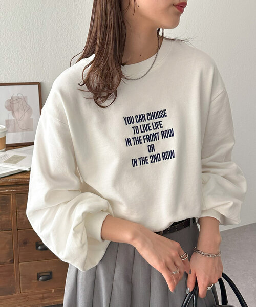 DISCOAT(ディスコート)の「【WEB限定】刺繍ロゴショートスウェット(スウェット・レディース・アイボリー/ネイビー/ホワイト/チャコールグレー・MEDIUM)」の2枚目の写真