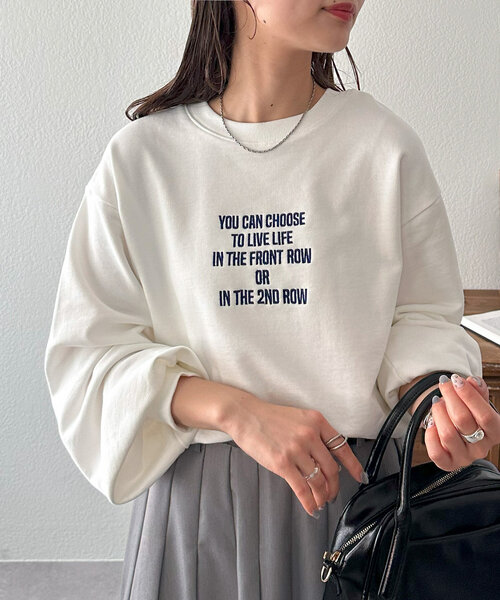 DISCOAT(ディスコート)の「【WEB限定】刺繍ロゴショートスウェット(スウェット・レディース・アイボリー/ネイビー/ホワイト/チャコールグレー・MEDIUM)」の6枚目の写真
