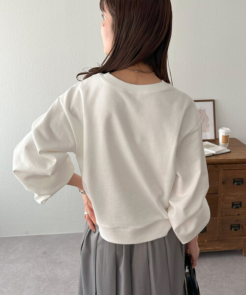 DISCOAT(ディスコート)の「【WEB限定】刺繍ロゴショートスウェット(スウェット・レディース・アイボリー/ネイビー/ホワイト/チャコールグレー・MEDIUM)」の8枚目の写真