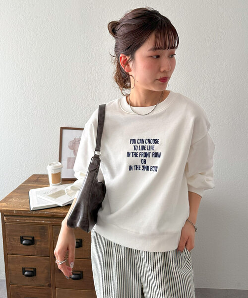 DISCOAT(ディスコート)の「【WEB限定】刺繍ロゴショートスウェット(スウェット・レディース・アイボリー/ネイビー/ホワイト/チャコールグレー・MEDIUM)」の12枚目の写真