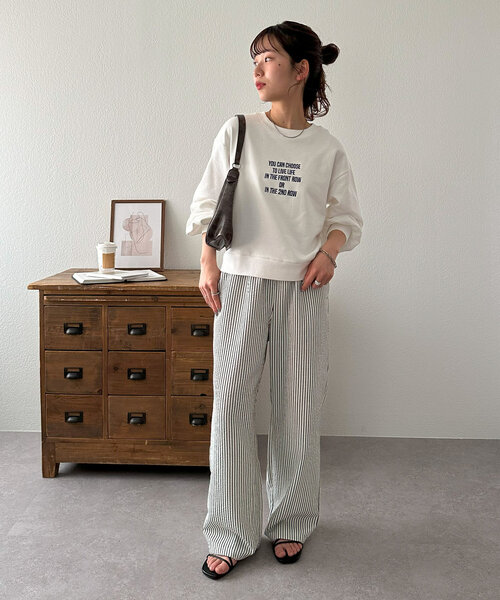 DISCOAT(ディスコート)の「【WEB限定】刺繍ロゴショートスウェット(スウェット・レディース・アイボリー/ネイビー/ホワイト/チャコールグレー・MEDIUM)」の13枚目の写真