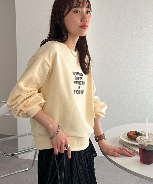 DISCOAT(ディスコート)の「【WEB限定】刺繍ロゴショートスウェット(スウェット・レディース・アイボリー/ネイビー/ホワイト/チャコールグレー・MEDIUM)」の15枚目の写真
