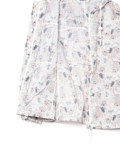 AIGLE（エーグル）の「UVカット 撥水パッカブルプリントナイロンジャケット フラワー柄 カモフラージュ柄（ナイロンジャケット・レディース・ホワイト/オフホワイト・38/36/40）」の16枚目の写真