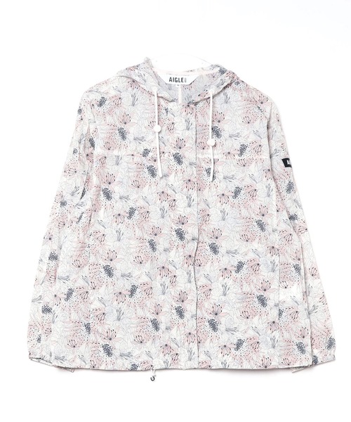AIGLE（エーグル）の「UVカット 撥水パッカブルプリントナイロンジャケット フラワー柄 カモフラージュ柄（ナイロンジャケット・レディース・ホワイト/オフホワイト・38/36/40）」の2枚目の写真