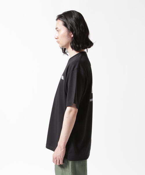 THE NORTH FACE(ザノースフェイス)の「THE NORTH FACE (ザ・ノース・フェイス)S/S Bandana Square logo Tee NT32446 / 吸汗速乾(Tシャツ/カットソー・メンズ・ホワイト/ブラック・L/M/XL)」の5枚目の写真