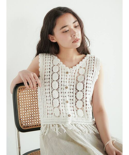 FIKA.(フィーカ)の「Scalloped crochet vest(その他トップス・レディース・オフホワイト・MEDIUM)」の4枚目の写真