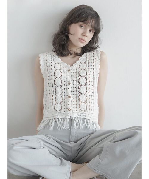 FIKA.(フィーカ)の「Scalloped crochet vest(その他トップス・レディース・オフホワイト・MEDIUM)」の1枚目の写真