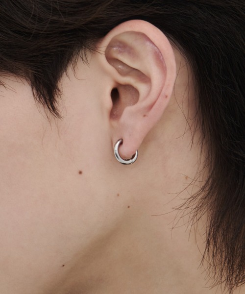 WYZ surgical stainless(ダブリューワイジィーサージカルステンレス)の「【 金属アレルギー対応 】4サイズ展開 サージカルステンレス シンプルフープピアス(両耳用)(ピアス(両耳用)・メンズ・ゴールド/シルバー・8/10/12/14)」の9枚目の写真