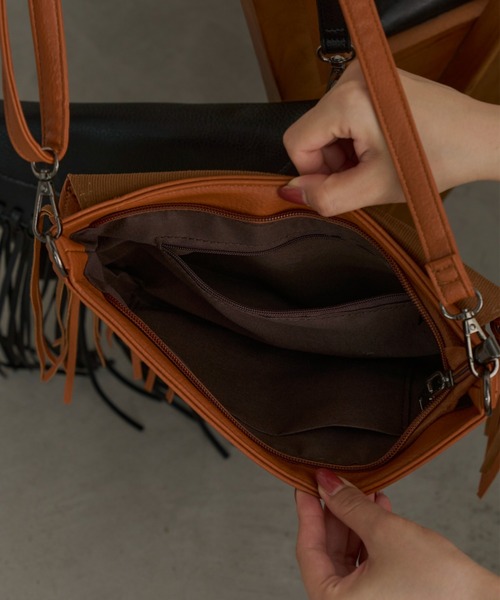 Unitage(ユニテージ)の「ロングフリンジショルダーBAG(ショルダーバッグ・レディース・ブラック/ブラウン・FREE)」の16枚目の写真