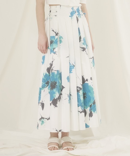 AND COUTURE(アンドクチュール)の「アートフラワーフレアスカート(スカート・レディース・オフホワイト/ブラック・SMALL/MEDIUM)」の9枚目の写真