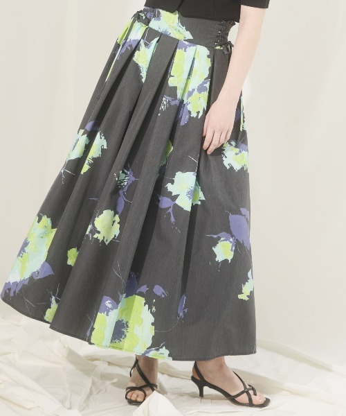 AND COUTURE(アンドクチュール)の「アートフラワーフレアスカート(スカート・レディース・オフホワイト/ブラック・SMALL/MEDIUM)」の10枚目の写真