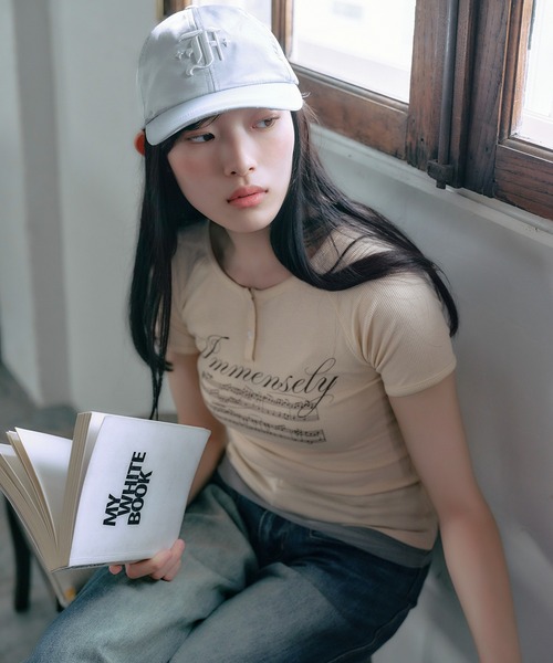 FCMM(エフシーエムエム)の「【日本限定】HENLY NECK S/S TEE / ヘンリーネックショートスリーブT(Tシャツ/カットソー・レディース・ホワイト/イエロー/グレー・MEDIUM/SMALL)」の8枚目の写真