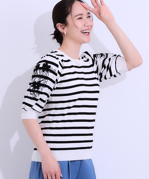 DRESKIP(ドレスキップ)の「◆【S-LL】お袖刺繍がアクセント ラウンドネックニット(ニット/セーター・レディース・ホワイト系5/イエロー系その他/パープル/ライトグレー・01/02/03/04)」の2枚目の写真