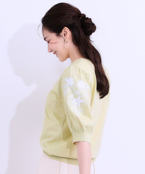 DRESKIP(ドレスキップ)の「◆【S-LL】お袖刺繍がアクセント ラウンドネックニット(ニット/セーター・レディース・ホワイト系5/イエロー系その他/パープル/ライトグレー・01/02/03/04)」の9枚目の写真