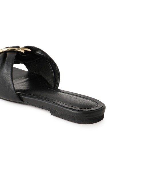 Juze(ジュゼ)の「フラットスライドサンダル(サンダル・レディース・キャメル/ブラック・S/M/L)」の4枚目の写真