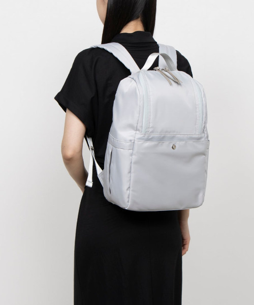 cache cache(カシュ カシュ)の「カシュカシュ cachecache / 10ポケット撥水リュックサック(バックパック/リュック・レディース・グレー/ベージュ系その他/ブラック・FREE)」の2枚目の写真
