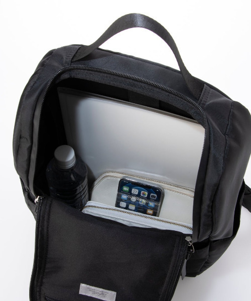 cache cache(カシュ カシュ)の「カシュカシュ cachecache / 10ポケット撥水リュックサック(バックパック/リュック・レディース・グレー/ベージュ系その他/ブラック・FREE)」の12枚目の写真