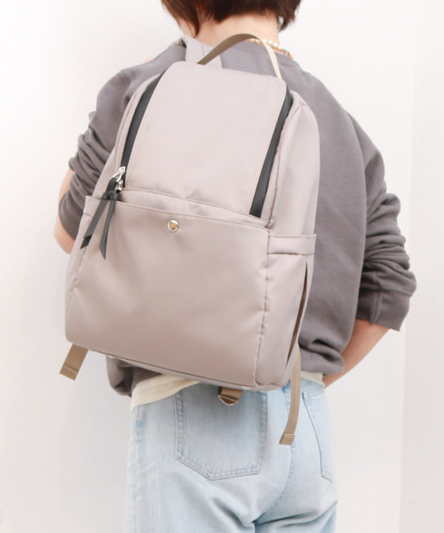cache cache(カシュ カシュ)の「カシュカシュ cachecache / 10ポケット撥水リュックサック(バックパック/リュック・レディース・グレー/ベージュ系その他/ブラック・FREE)」の4枚目の写真