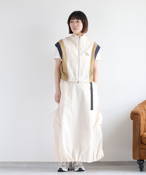 cepo（セポ）の「〈セットアップ対応〉刺繍ロゴ ナイロンカーゴスカート（スカート・レディース・オフホワイト/ネイビー・M）」の2枚目の写真