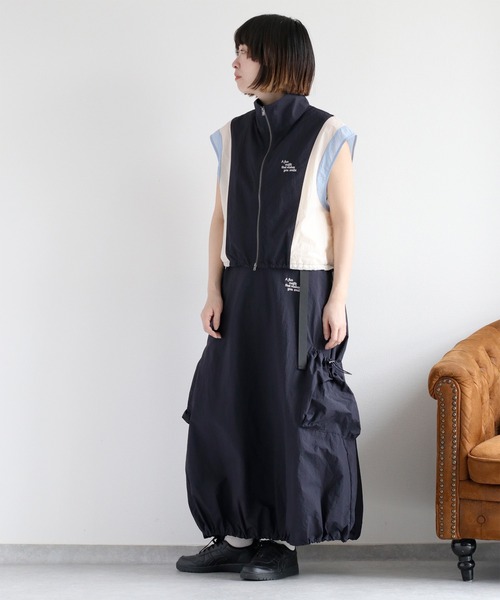 cepo（セポ）の「〈セットアップ対応〉刺繍ロゴ ナイロンカーゴスカート（スカート・レディース・オフホワイト/ネイビー・M）」の15枚目の写真