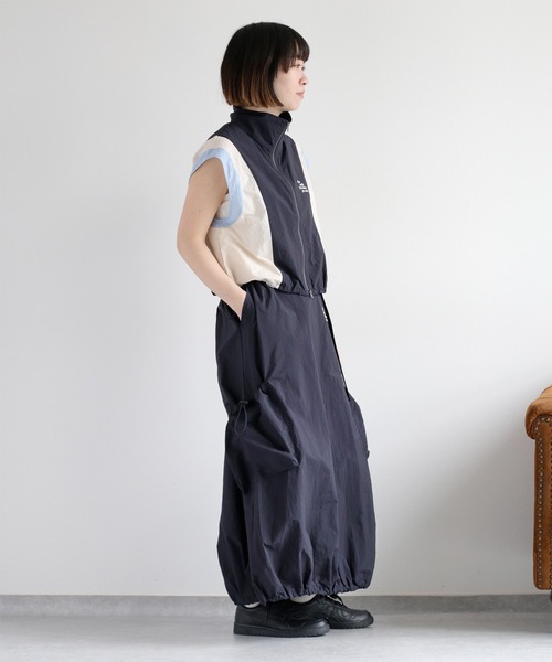 cepo（セポ）の「〈セットアップ対応〉刺繍ロゴ ナイロンカーゴスカート（スカート・レディース・オフホワイト/ネイビー・M）」の18枚目の写真