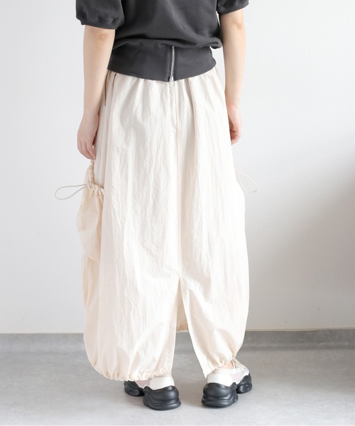 cepo（セポ）の「〈セットアップ対応〉刺繍ロゴ ナイロンカーゴスカート（スカート・レディース・オフホワイト/ネイビー・M）」の11枚目の写真