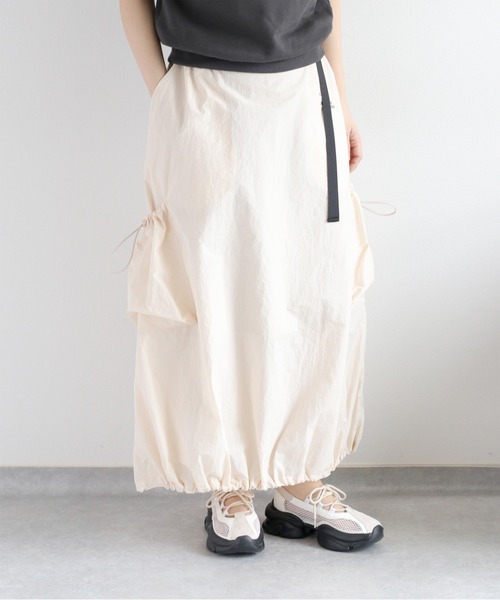 cepo（セポ）の「〈セットアップ対応〉刺繍ロゴ ナイロンカーゴスカート（スカート・レディース・オフホワイト/ネイビー・M）」の13枚目の写真