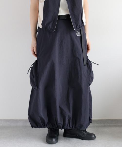 cepo（セポ）の「〈セットアップ対応〉刺繍ロゴ ナイロンカーゴスカート（スカート・レディース・オフホワイト/ネイビー・M）」の20枚目の写真
