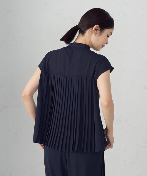 COMME CA ISM(コムサイズム)の「バックプリーツデザイン ブラウス(シャツ/ブラウス・レディース・ネイビー/カーキ・MEDIUM/LARGE)」の18枚目の写真