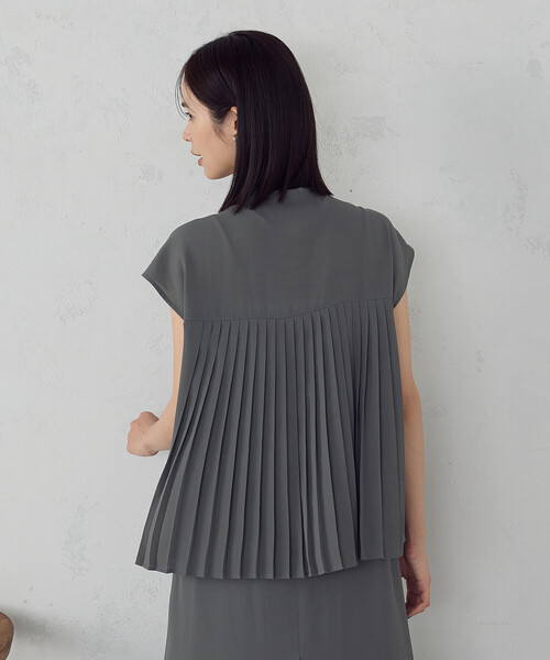 COMME CA ISM(コムサイズム)の「バックプリーツデザイン ブラウス(シャツ/ブラウス・レディース・ネイビー/カーキ・MEDIUM/LARGE)」の3枚目の写真