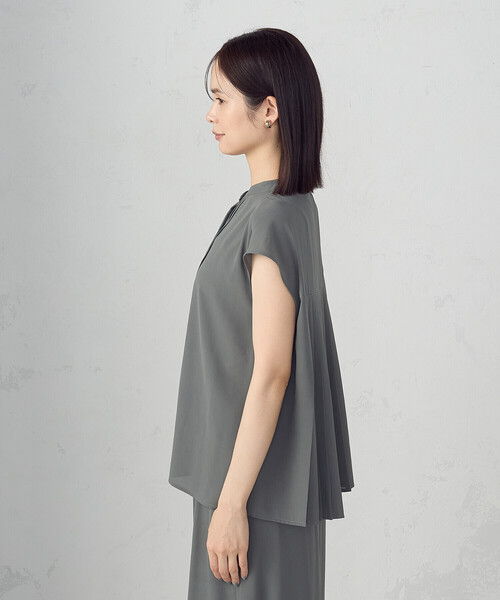 COMME CA ISM(コムサイズム)の「バックプリーツデザイン ブラウス(シャツ/ブラウス・レディース・ネイビー/カーキ・MEDIUM/LARGE)」の6枚目の写真