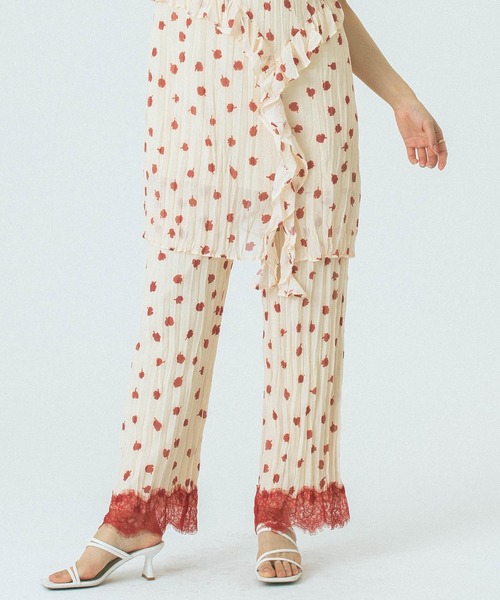 ROSE BUD(ローズバッド)の「FLOWER PRINT PANTS(その他パンツ・レディース・ブラック/ベージュ・ONE SIZE)」の3枚目の写真