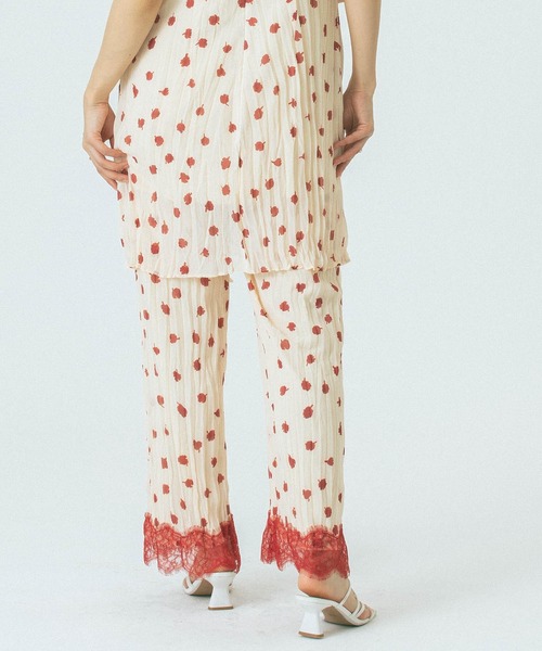 ROSE BUD(ローズバッド)の「FLOWER PRINT PANTS(その他パンツ・レディース・ブラック/ベージュ・ONE SIZE)」の5枚目の写真
