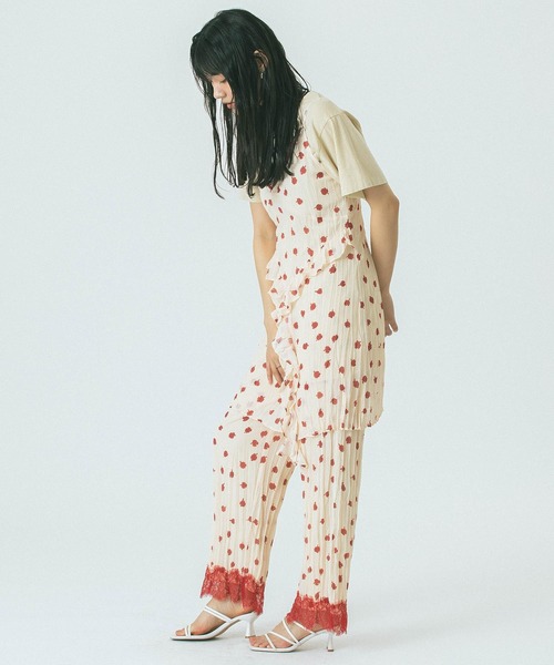 ROSE BUD(ローズバッド)の「FLOWER PRINT PANTS(その他パンツ・レディース・ブラック/ベージュ・ONE SIZE)」の8枚目の写真