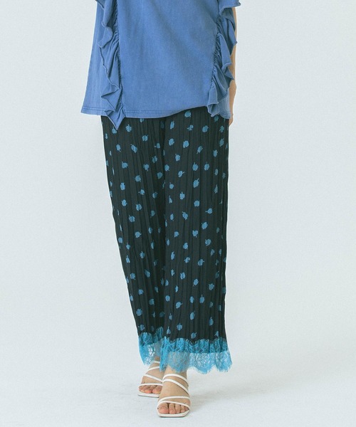 ROSE BUD(ローズバッド)の「FLOWER PRINT PANTS(その他パンツ・レディース・ブラック/ベージュ・ONE SIZE)」の10枚目の写真