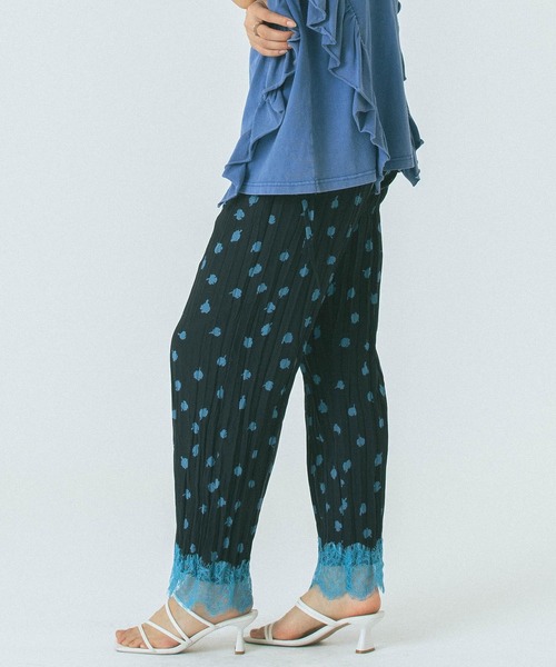 ROSE BUD(ローズバッド)の「FLOWER PRINT PANTS(その他パンツ・レディース・ブラック/ベージュ・ONE SIZE)」の11枚目の写真