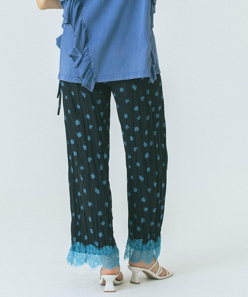 ROSE BUD(ローズバッド)の「FLOWER PRINT PANTS(その他パンツ・レディース・ブラック/ベージュ・ONE SIZE)」の12枚目の写真