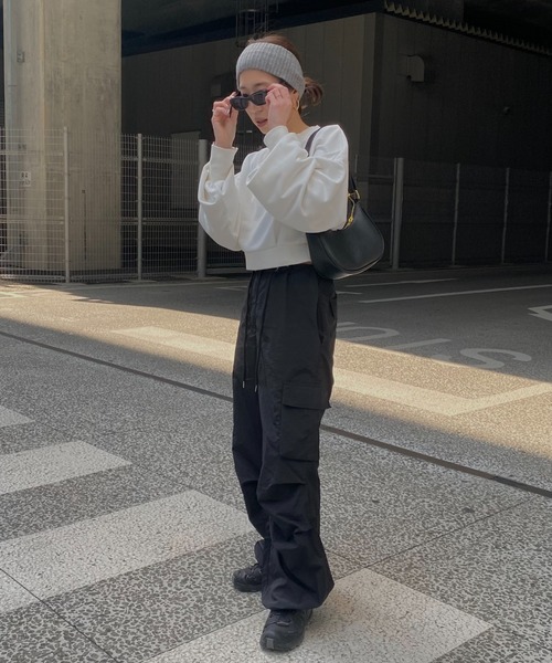 ISOOK（アイスー）の「ワッシャーカーゴパンツ(kiharu select) / パラシュートパンツ ハイウエスト ルーズ ドロスト アウトポケット ミリタリー ホワイト ブラック 白 黒（カーゴパンツ・レディース・ブラック/ホワイト・FREE）」の4枚目の写真