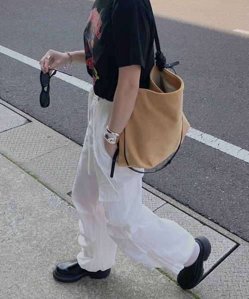 ISOOK（アイスー）の「ワッシャーカーゴパンツ(kiharu select) / パラシュートパンツ ハイウエスト ルーズ ドロスト アウトポケット ミリタリー ホワイト ブラック 白 黒（カーゴパンツ・レディース・ブラック/ホワイト・FREE）」の6枚目の写真