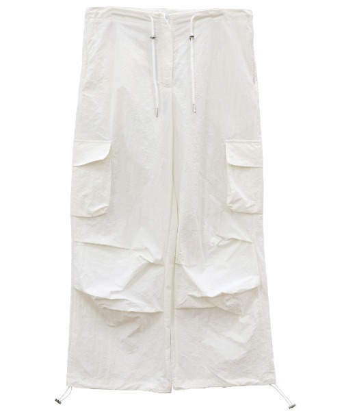 ISOOK（アイスー）の「ワッシャーカーゴパンツ(kiharu select) / パラシュートパンツ ハイウエスト ルーズ ドロスト アウトポケット ミリタリー ホワイト ブラック 白 黒（カーゴパンツ・レディース・ブラック/ホワイト・FREE）」の9枚目の写真