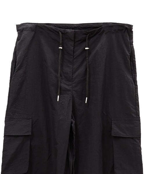 ISOOK（アイスー）の「ワッシャーカーゴパンツ(kiharu select) / パラシュートパンツ ハイウエスト ルーズ ドロスト アウトポケット ミリタリー ホワイト ブラック 白 黒（カーゴパンツ・レディース・ブラック/ホワイト・FREE）」の10枚目の写真