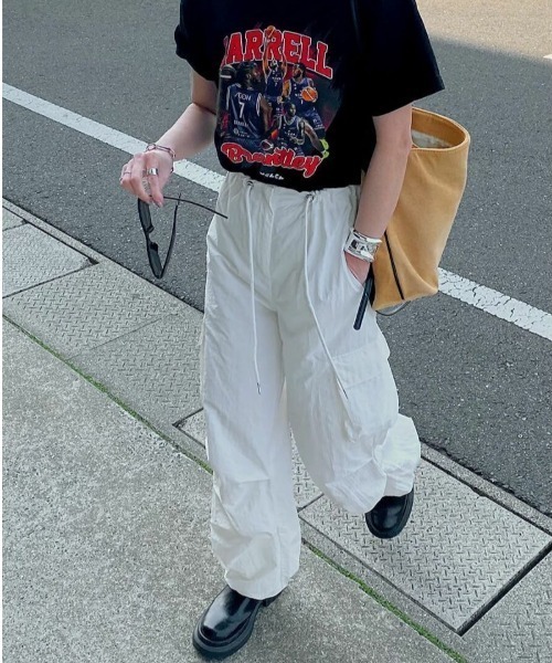 ISOOK（アイスー）の「ワッシャーカーゴパンツ(kiharu select) / パラシュートパンツ ハイウエスト ルーズ ドロスト アウトポケット ミリタリー ホワイト ブラック 白 黒（カーゴパンツ・レディース・ブラック/ホワイト・FREE）」の17枚目の写真