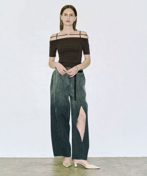 JOSE MOON（ジョゼムーン）の「STRAP OFFSHOULDER/ストラップオフショルダー（Tシャツ/カットソー・レディース・ブラック/ホワイト/ブラウン・FREE）」の9枚目の写真